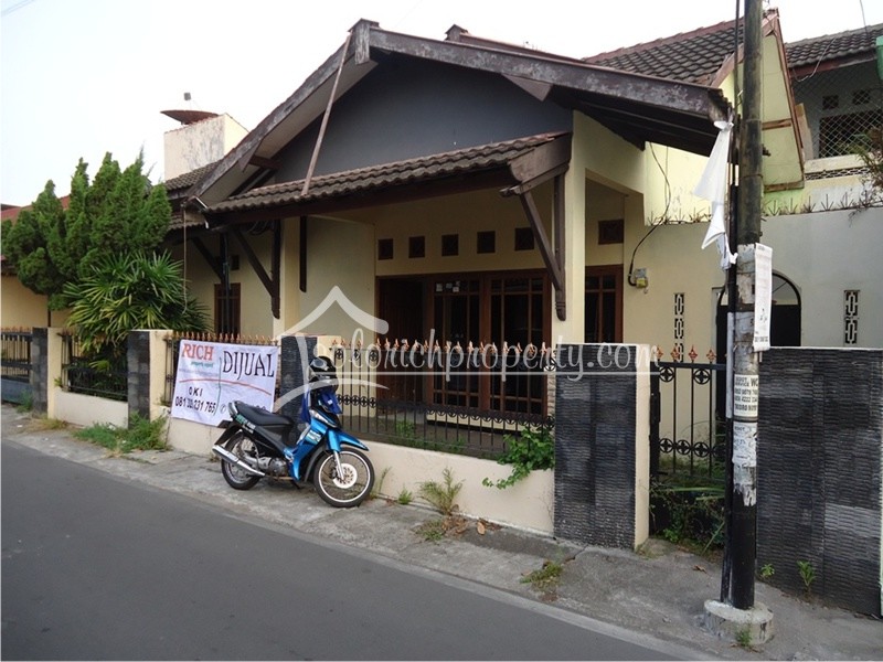 Rumah Lingkungan Nyaman di Perumahan Dosen UNS Baturan 